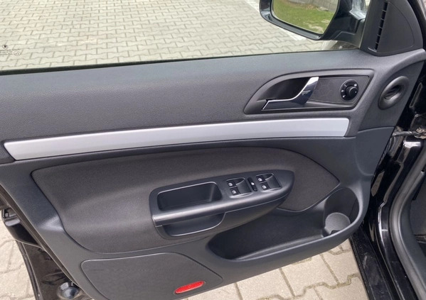 Skoda Octavia cena 28900 przebieg: 212000, rok produkcji 2011 z Poręba małe 254